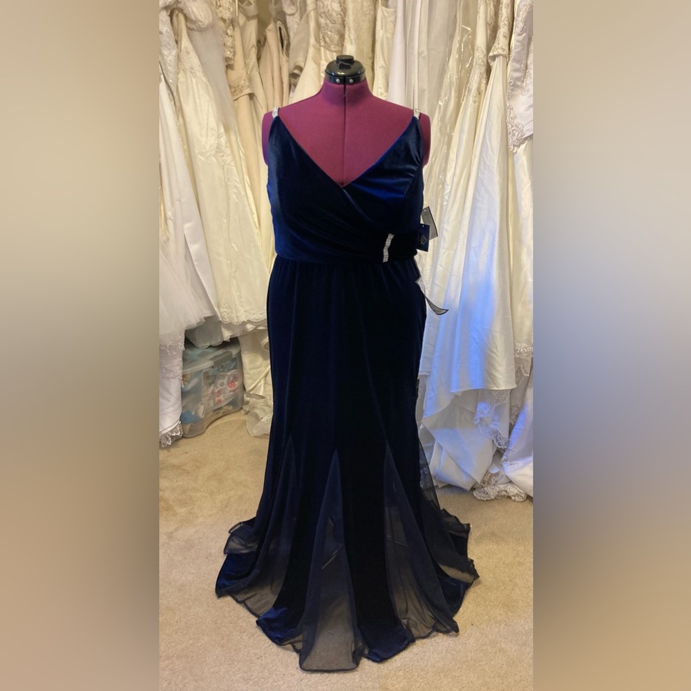 NW NIGHTWAY Womens Velvet Embellished Evening Dress 18W NWT - Navy